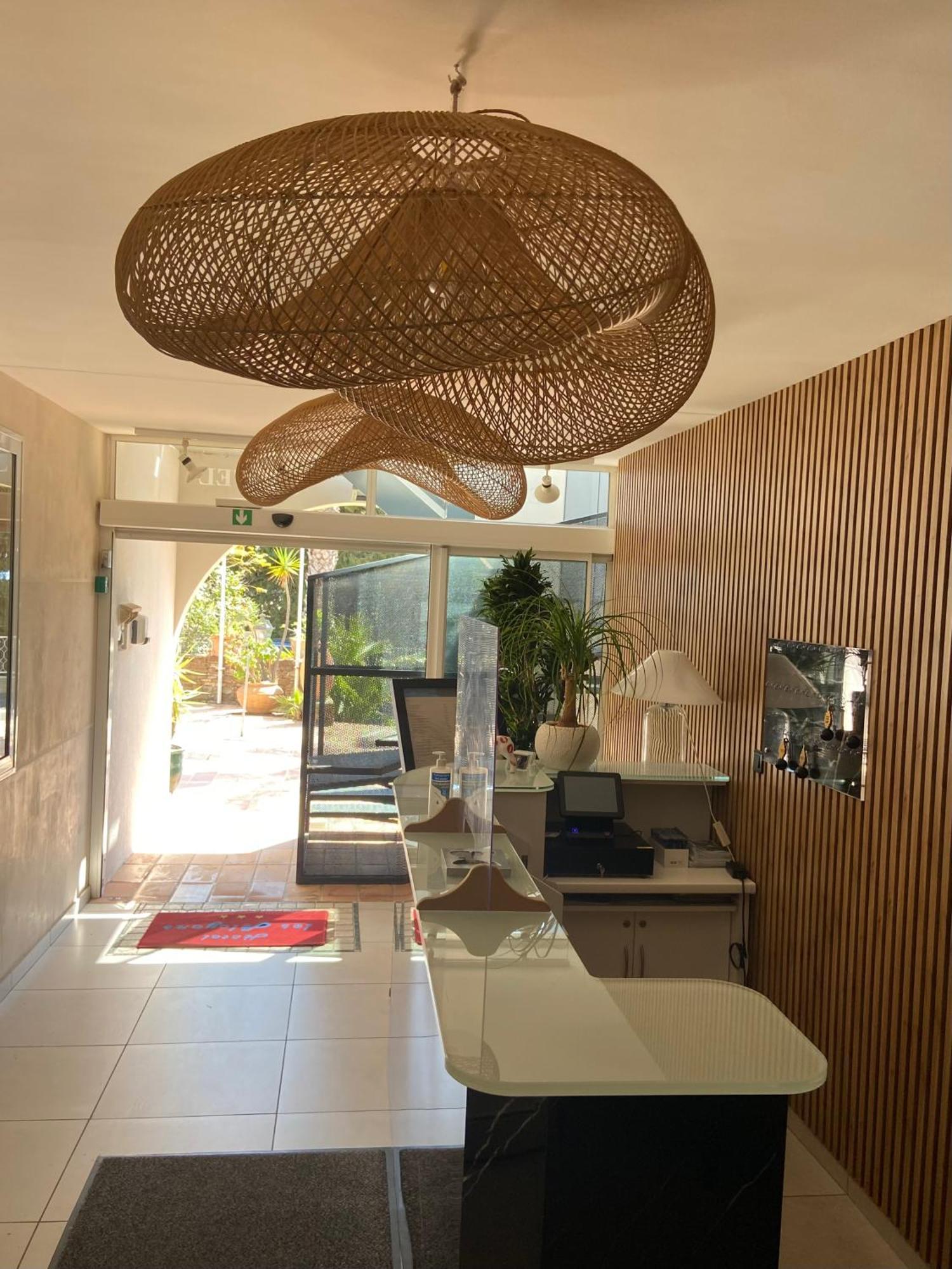 Hotel Les Alcyons Le Lavandou Exterior foto