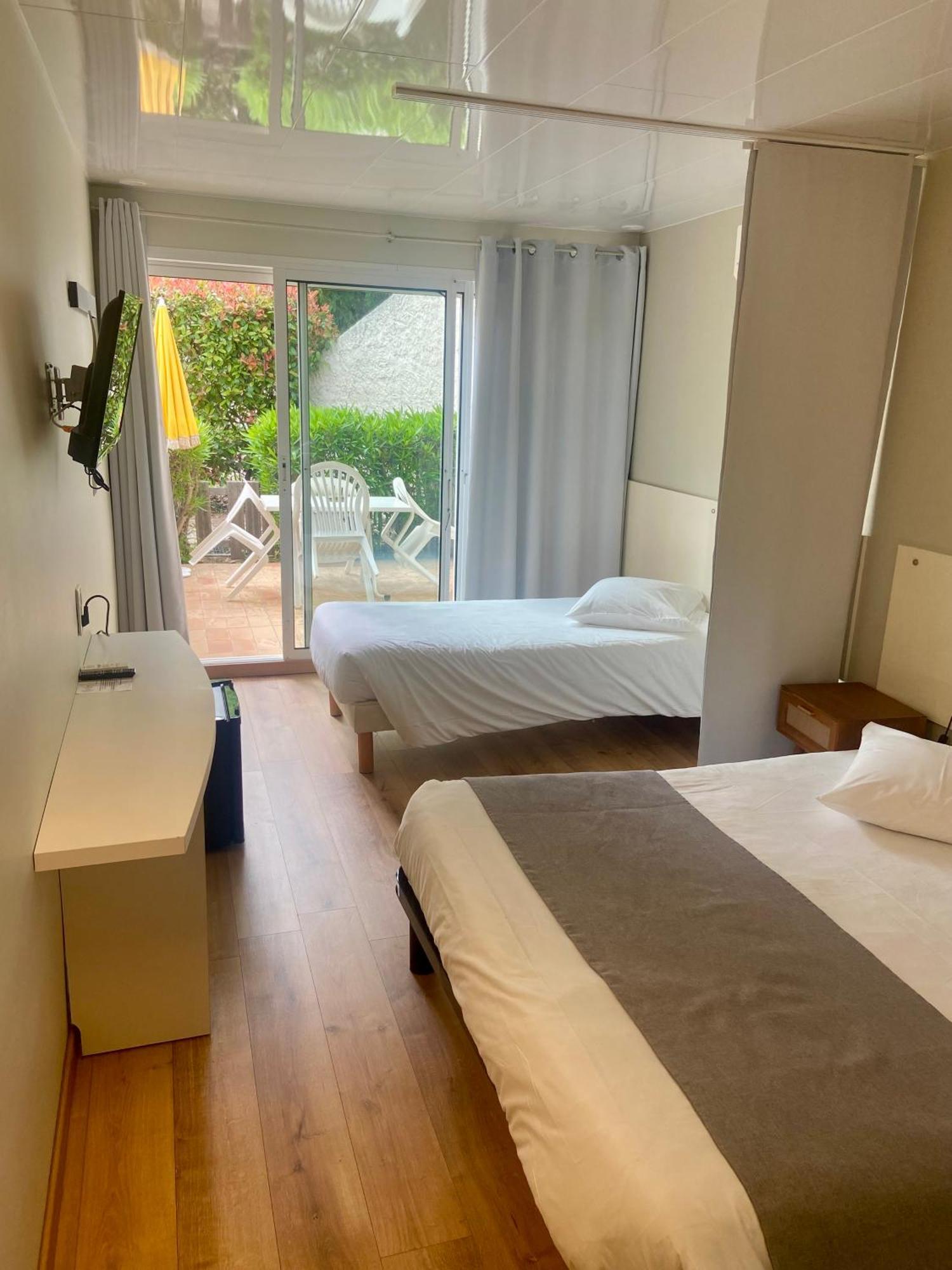 Hotel Les Alcyons Le Lavandou Exterior foto