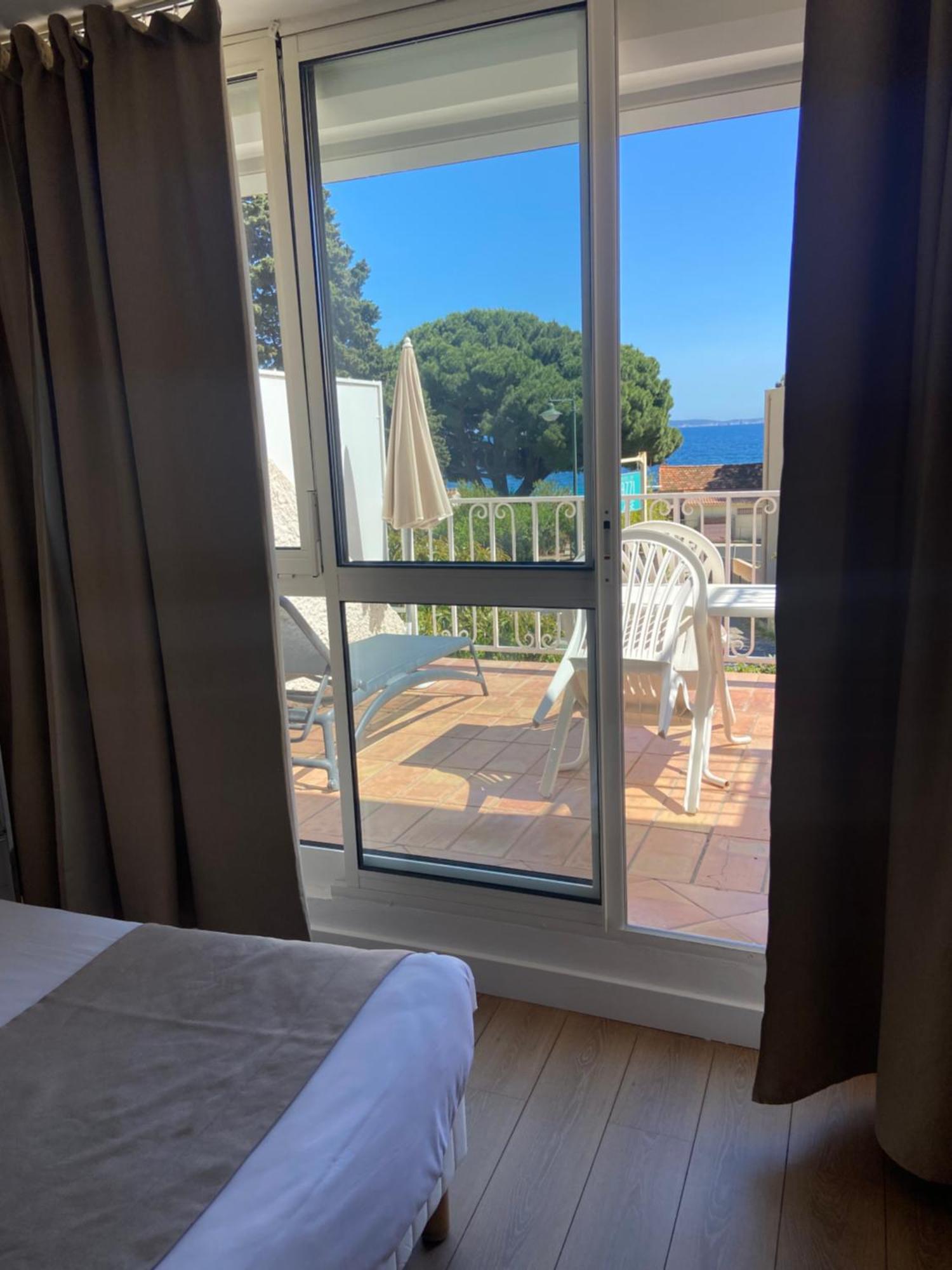 Hotel Les Alcyons Le Lavandou Exterior foto